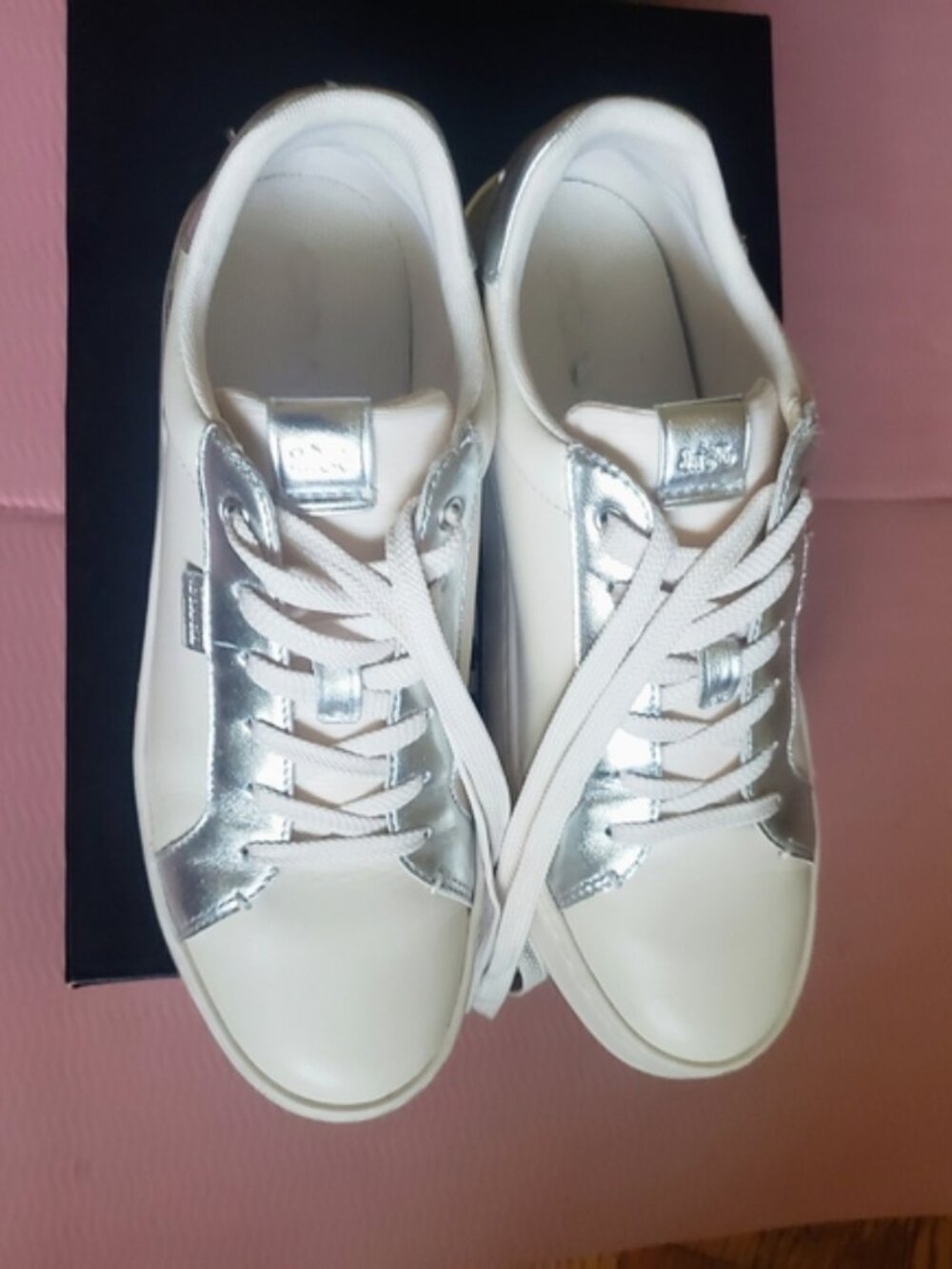 SOLD - Coach White Metallic Leather Sneakers Women’s Size 9 Low Top Like New - Picture 3 of 9